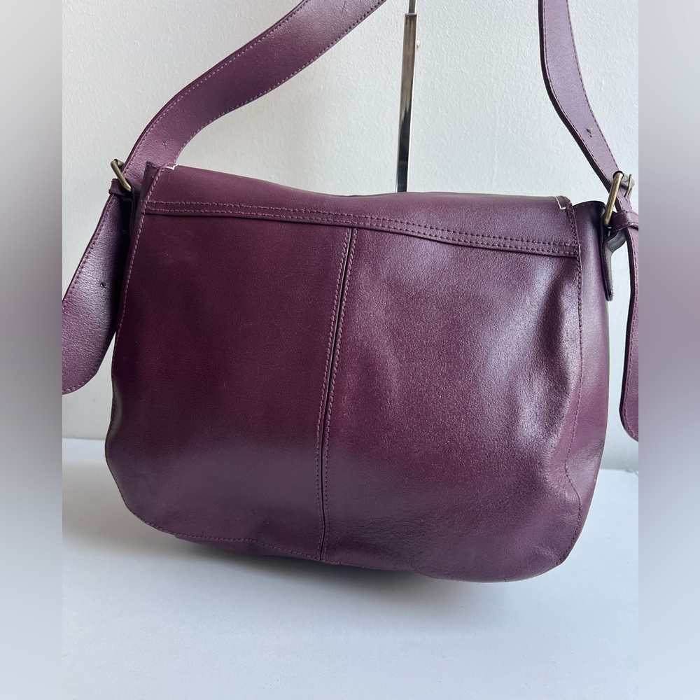 Vintage Purple Leather Saddle Crossbody Bag | Horseshoe Silhouette - Picture 8 of 16